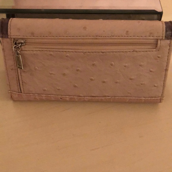 Ladies Guess Wallet - Picture 2 of 5